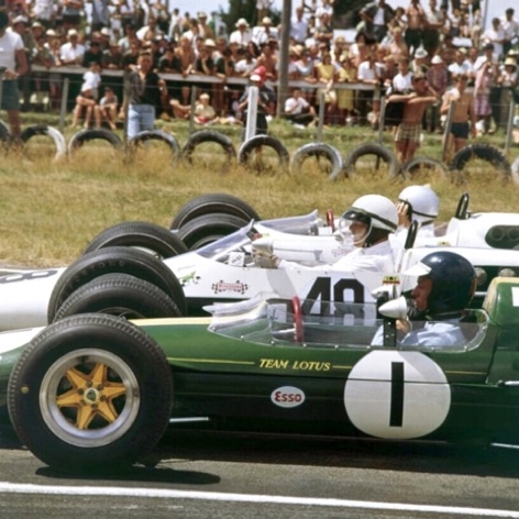 JIm Clark, Phill Hill, (N°48) et Bruce Mclaren au départ de Levin Cup